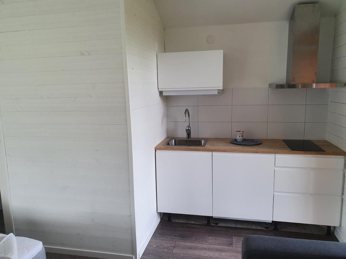 Skogsbaeckens Stugby Ab Vila Tomelilla Exterior foto